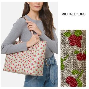 LIKE NEW!  Michael Kors Carter Large Tote Bag in ‘Mini Rose Floral’ Vanilla